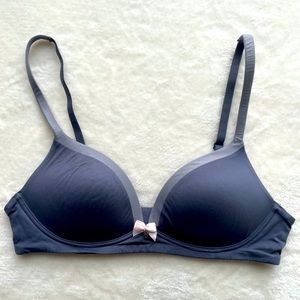 The T-shirt Lightly Lined Wireless Victoria’s Secret Bra 34B
